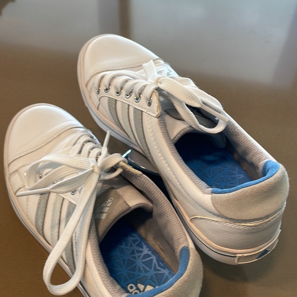 Adidas size 7 - great preowned condition. (SB 1) - Picture 5 of 8